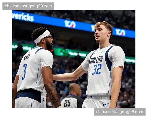 关键对决前瞻：独行侠对阵勇士，季后赛排位潜在预演