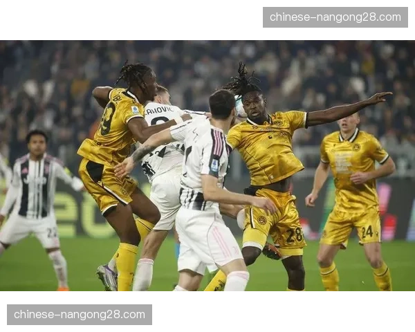 尤文图斯对阵罗马,半场战罢双方1-1,弗拉霍维奇点射破门 尤文图斯对阵罗马,半场战罢双方1-1,弗拉霍维奇点射破门